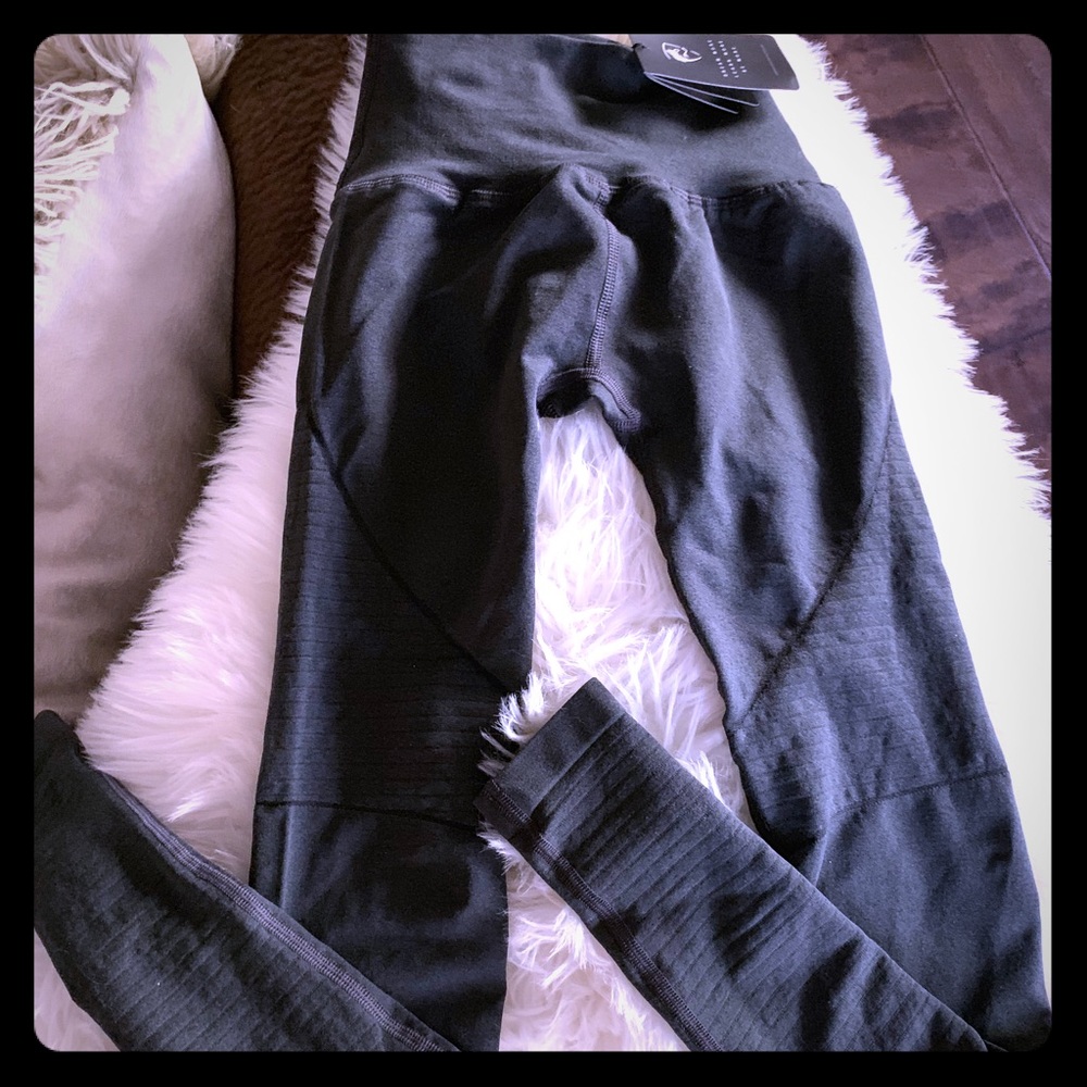 SOLD 💕 NEW with tag attached Alphalete  leggings